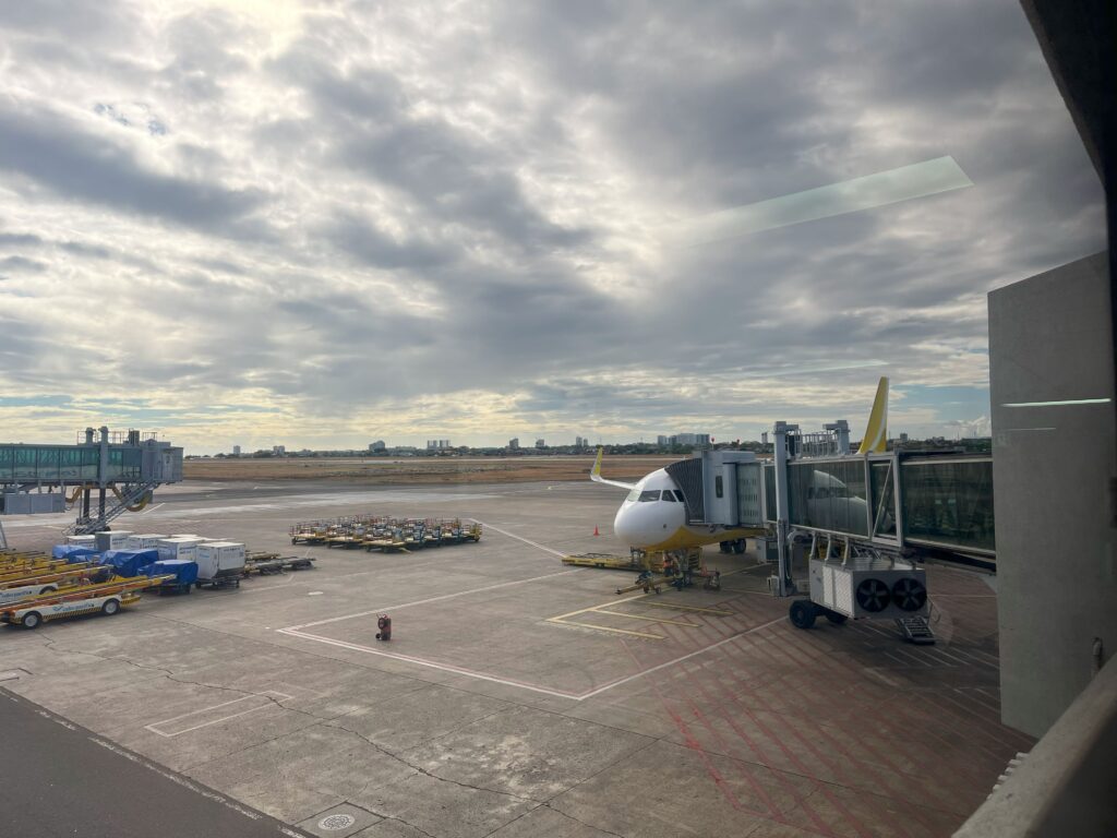 Manila　ニノイ・アキノ空港　乗り継ぎ　飛行機