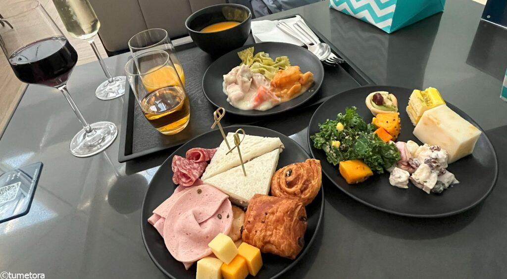 ビュッフェから選んだ料理