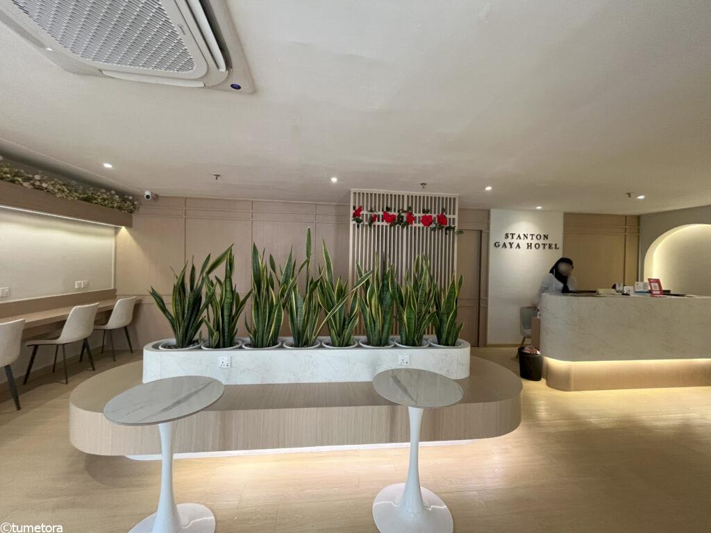 ホテルのエントランス