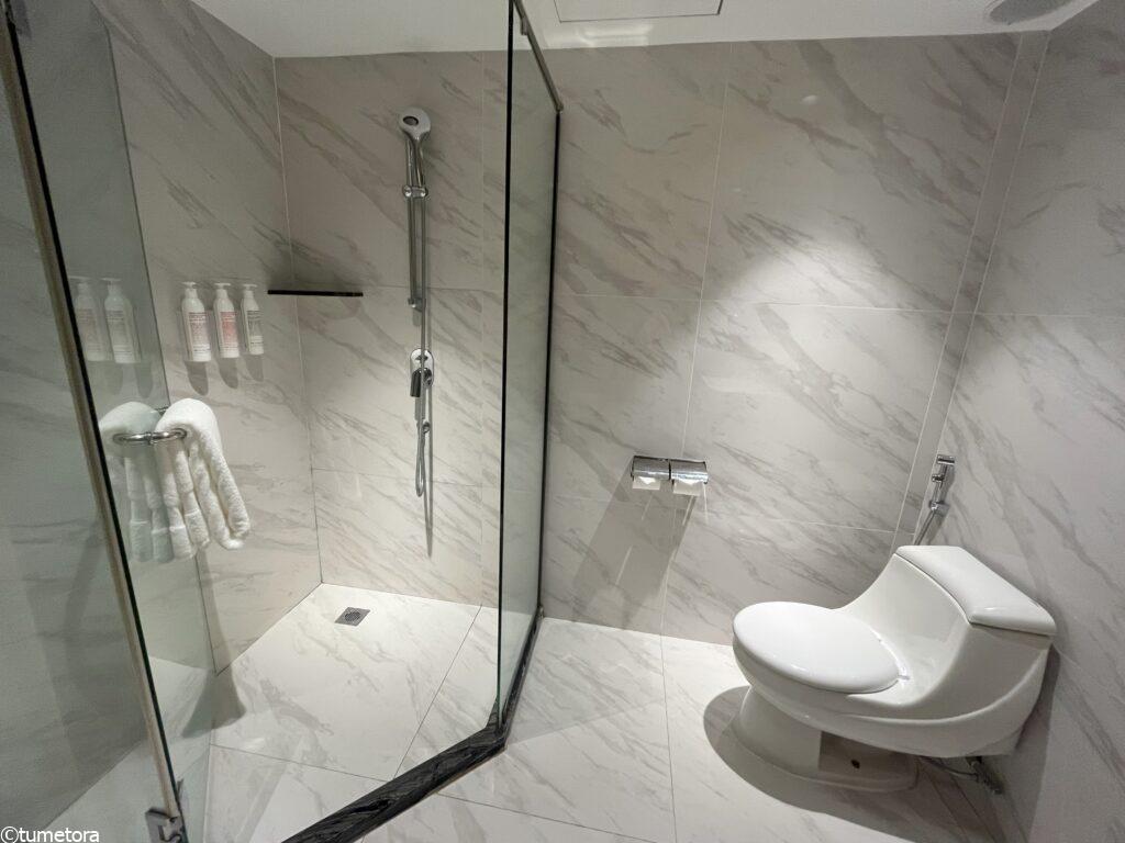 シャワー・トイレ