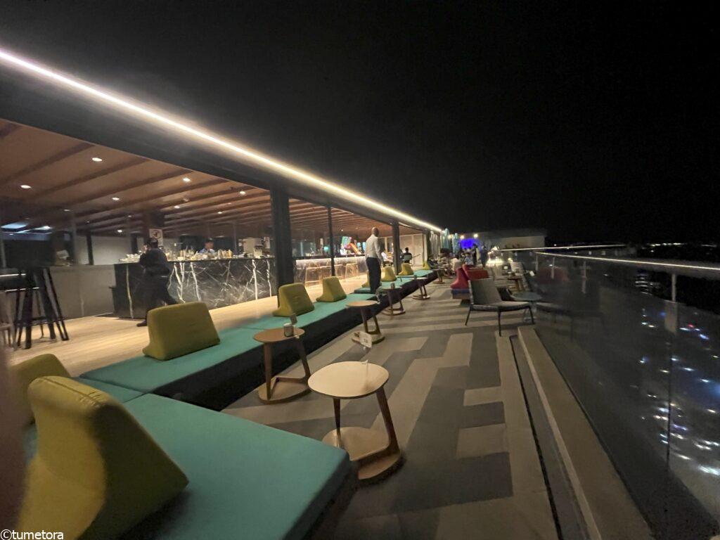 ルーフトップバーの景色1