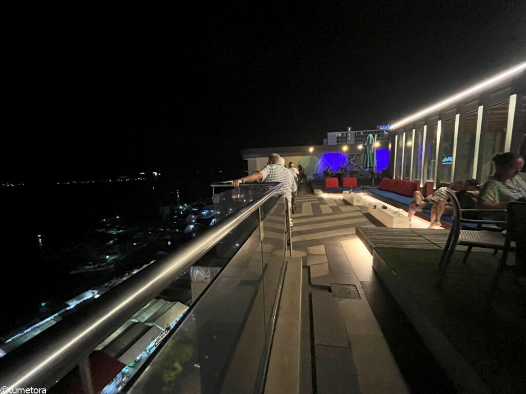 ルーフトップバーの景色2