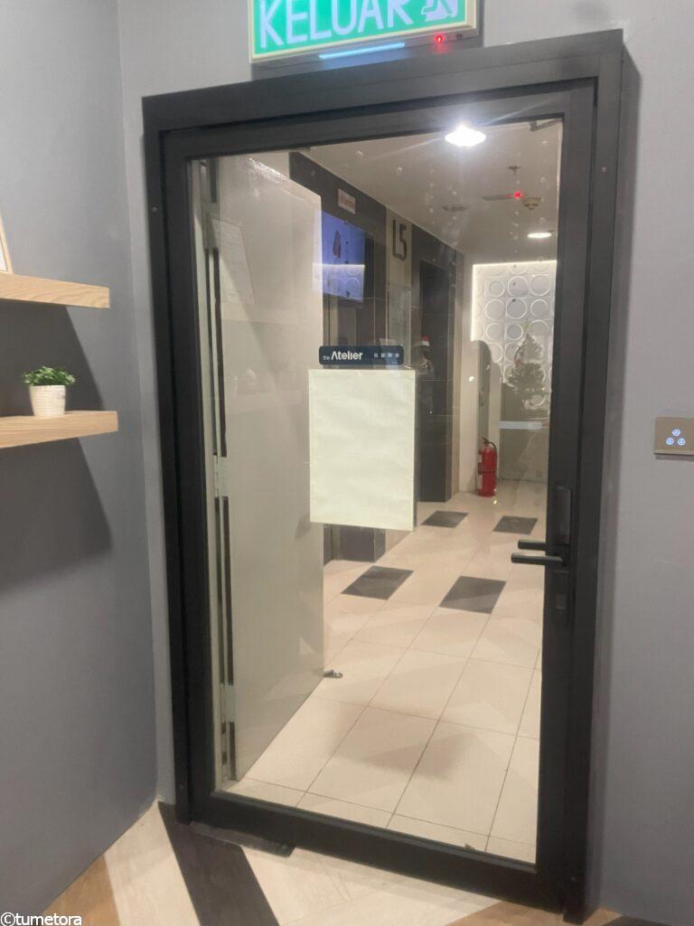 ホテルの入り口