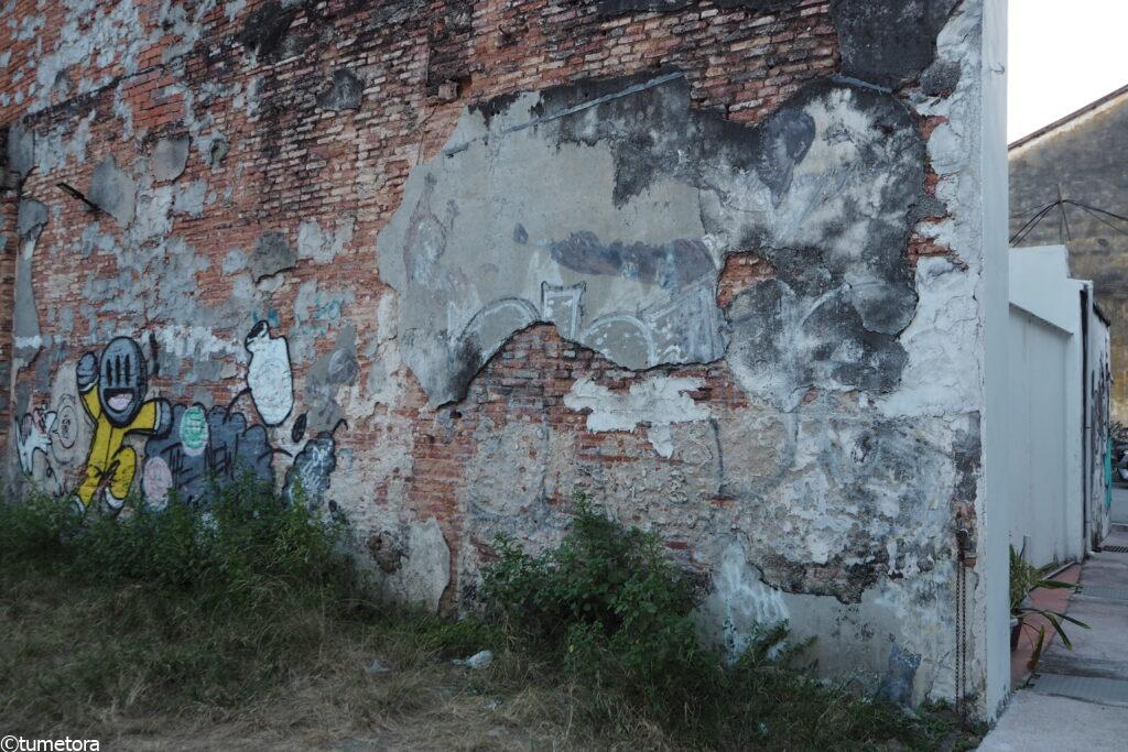 The Real Bruce Lee Would Never Do This