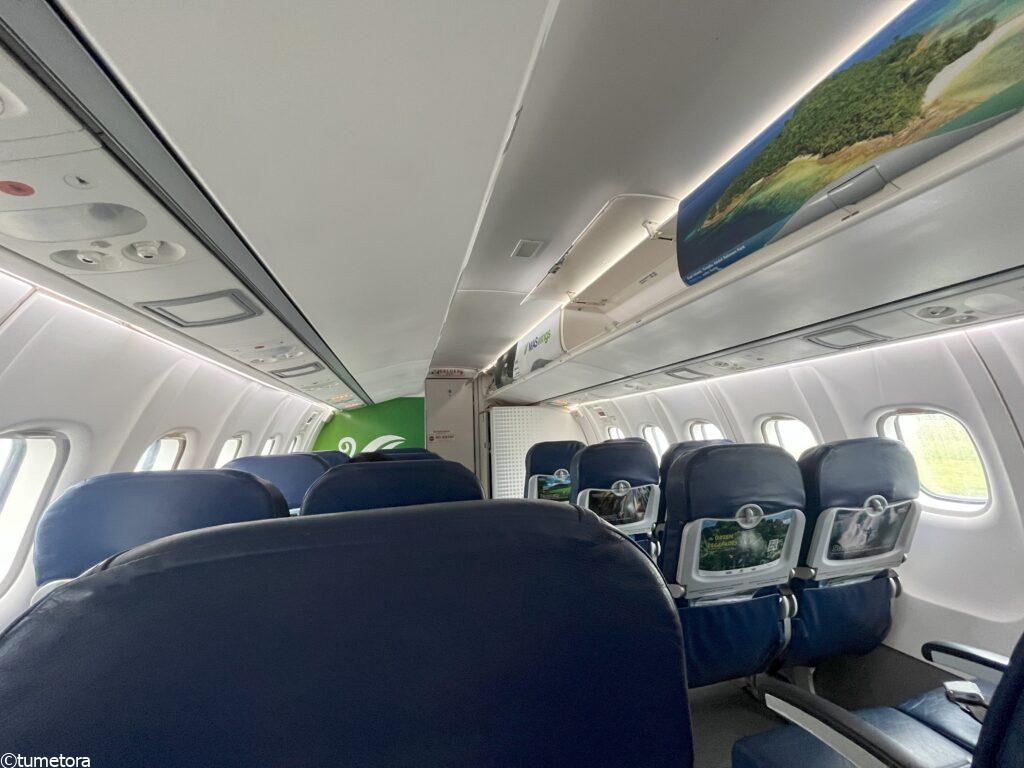 機内