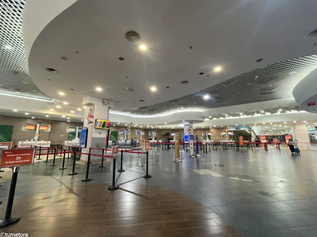 チェックインカウンター