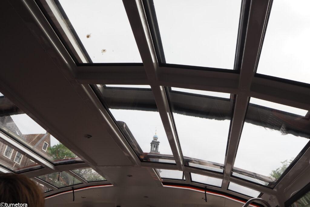 Lovers(ラバーズ)社の運河クルーズ船内の屋根