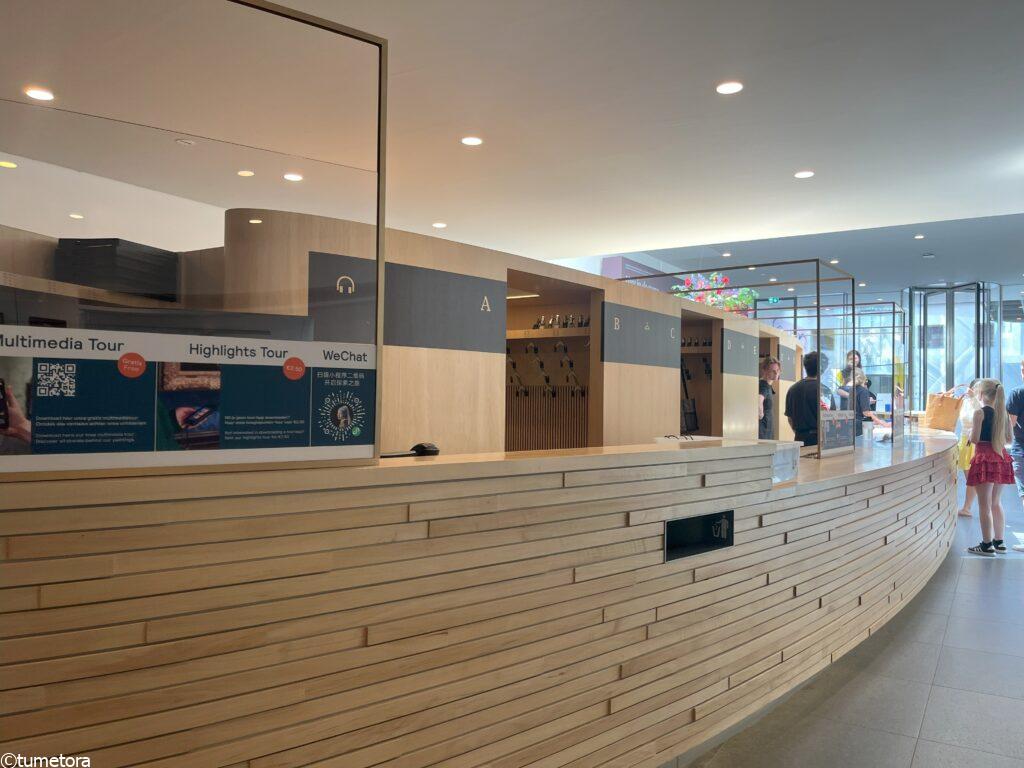 マウリッツハイス美術館のクローク