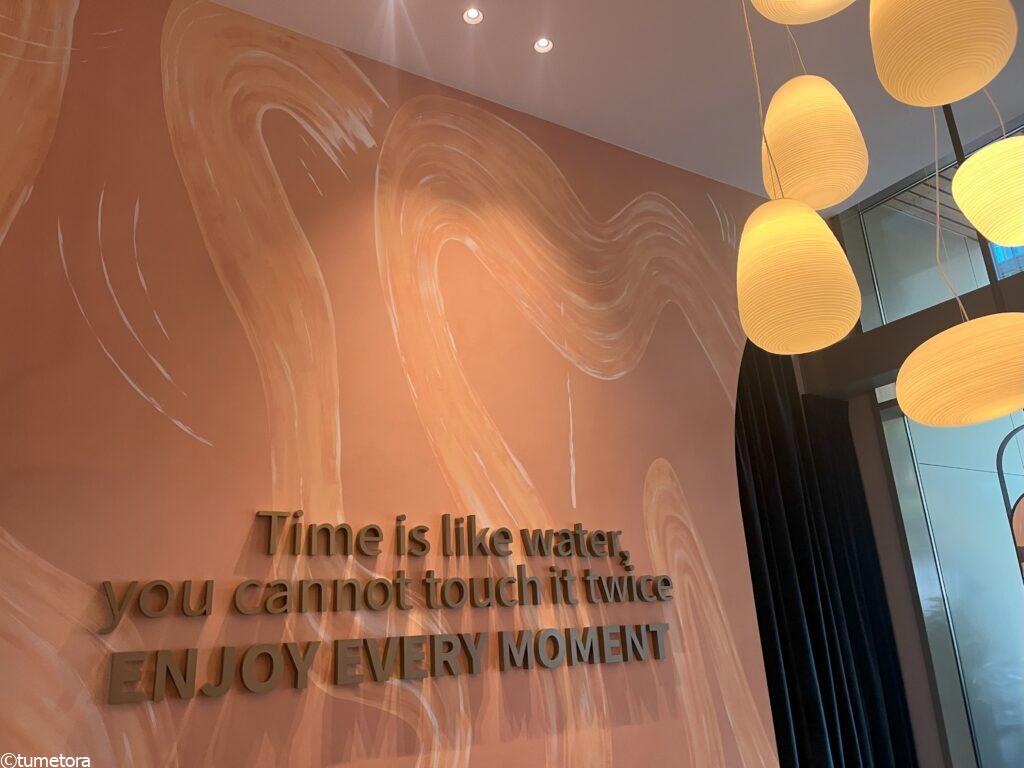 メルキュールアムステルダムノースステイションホテルのロビー