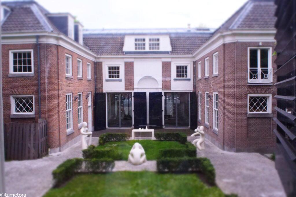 エッシャー美術館から見える中庭