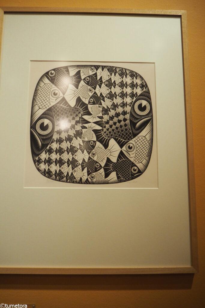 エッシャー作品「魚とうろこ」