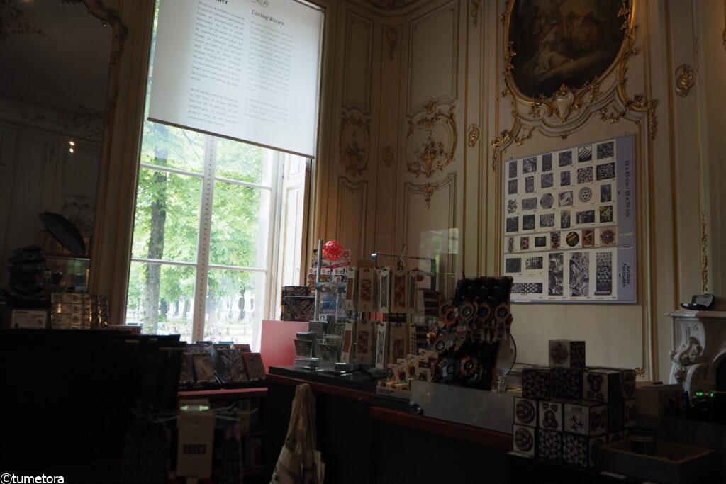 エッシャー美術館のショップ