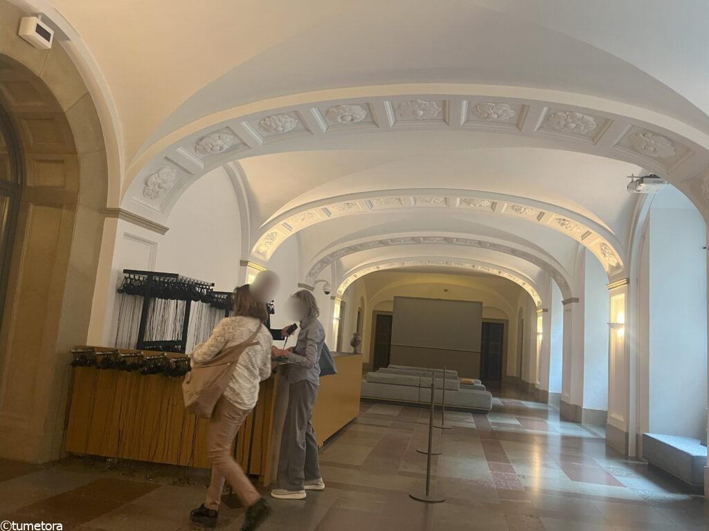 アムステルダム王宮のオーディオガイドが借りられる場所