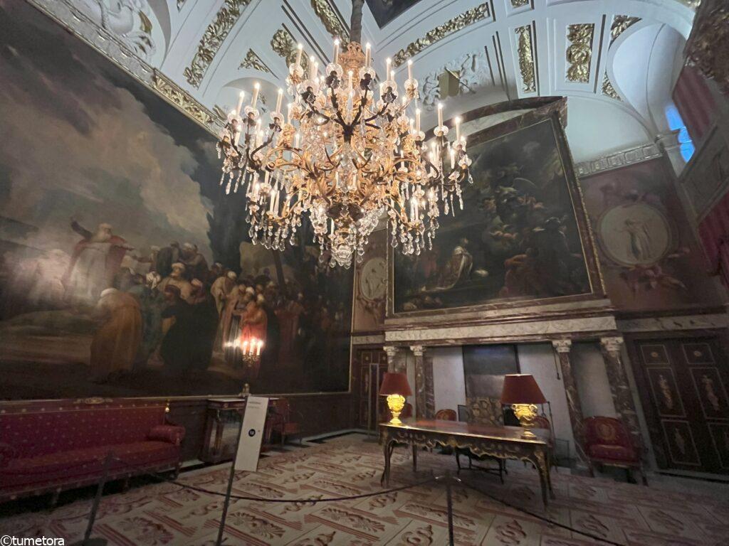 アムステルダムの王宮の豪華な調度品