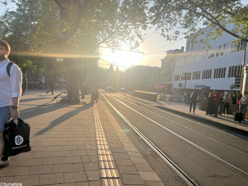 Hollands Hap Hmm Restaurantから1e Con. Huygensstraatへ