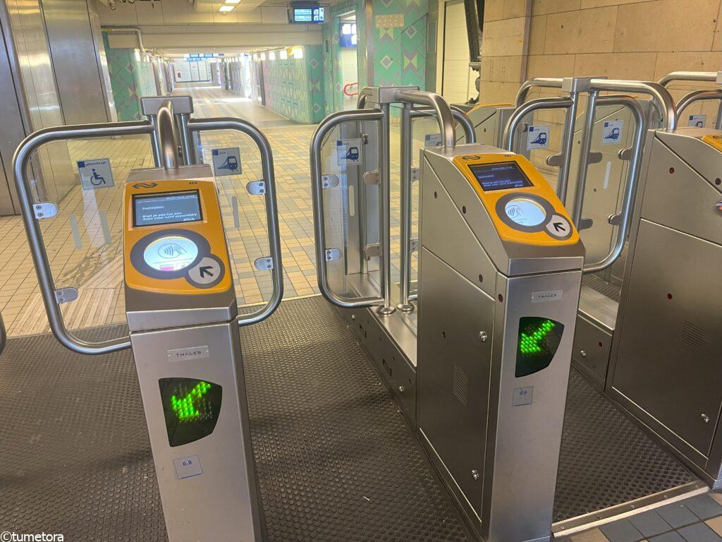 オランダの改札