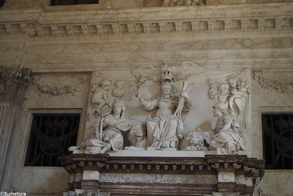 アムステルダム王宮の市民の間のアムステルダムの乙女の