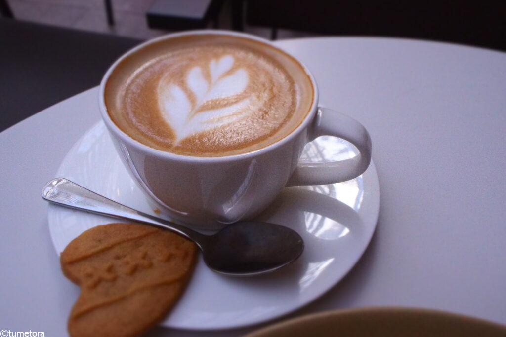 アムステルダム国立美術館のカフェで頼んだカフェラテ