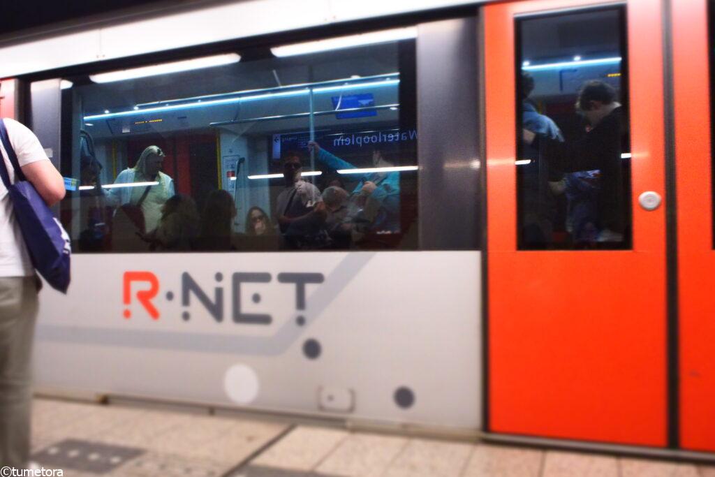 アムステルダム市内の電車の写真