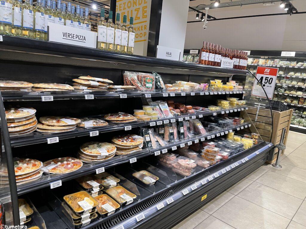 ライデン駅にあるスーパー(ユンボ)