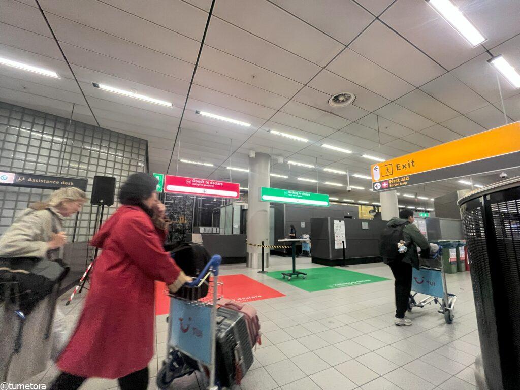 オランダスキポール空港の出口