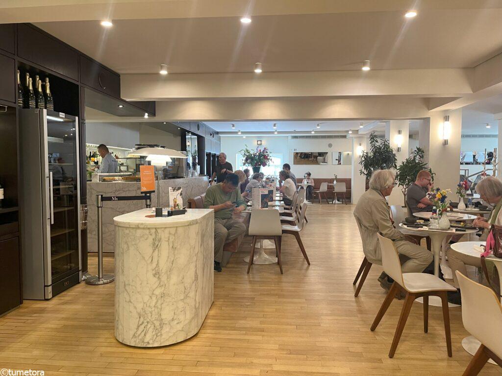 マウリッツハイス美術館の中のカフェ