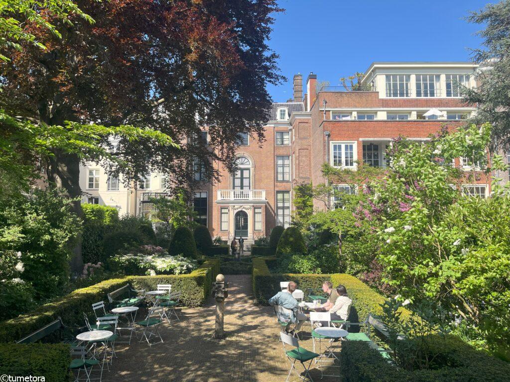 ファンローン博物館の中庭