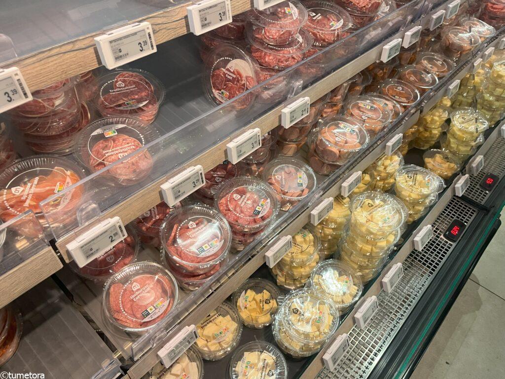 アルバートハインの生ハムやチーズ