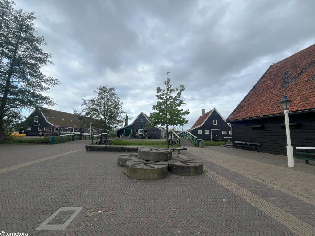 ザーンセスカンス入ってすぐの広場