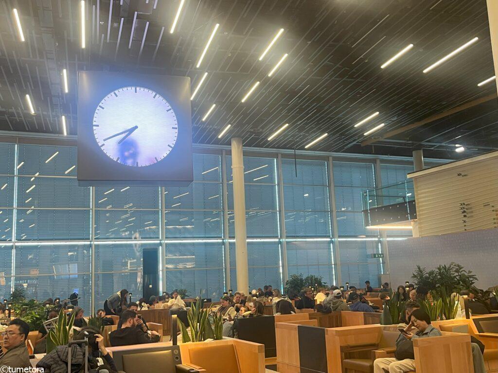 スキポール空港の有名な時計
