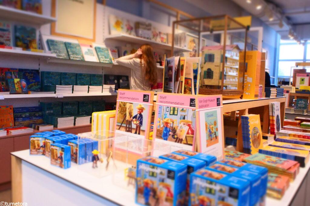 ゴッホ美術館各階のショップ