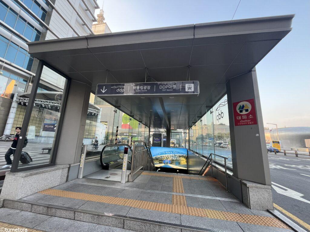 韓国改札の地下鉄への入り口