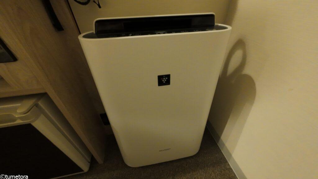 スーパーホテル釧路・黒金のスーパールームの空気清浄機2