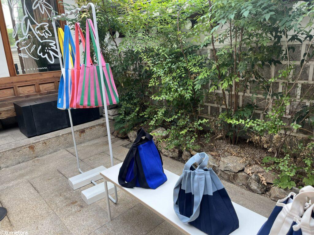 「PLEATS MAMA」— 地球を想うファッション