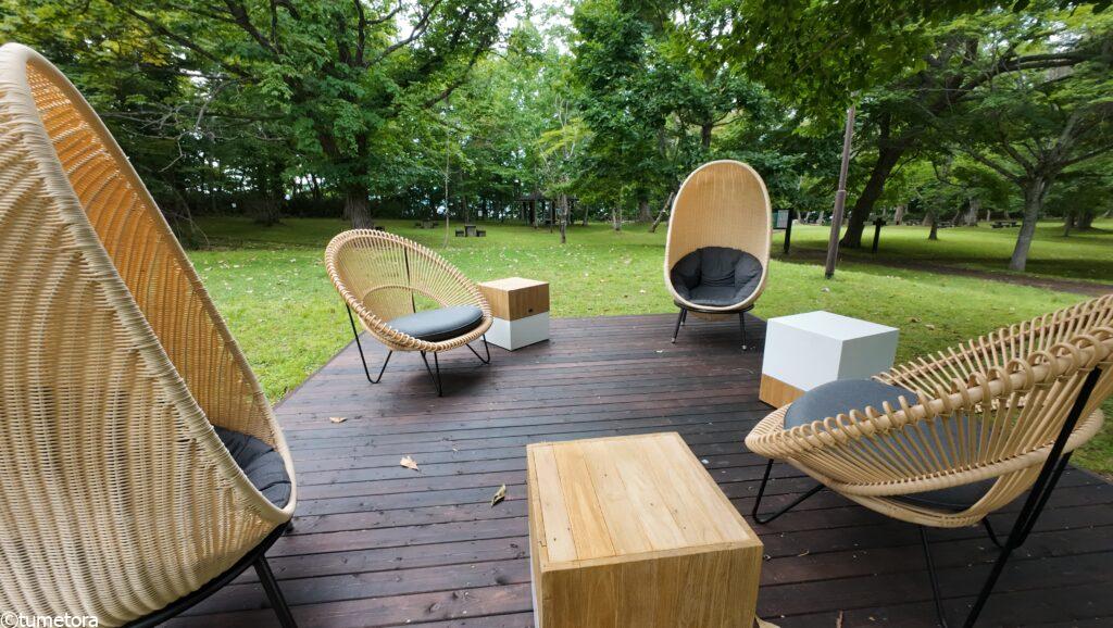 ホテルの広い庭