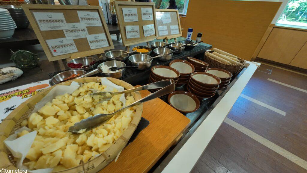 休暇村支笏湖の朝ビュッフェのマイポテサラダコーナー