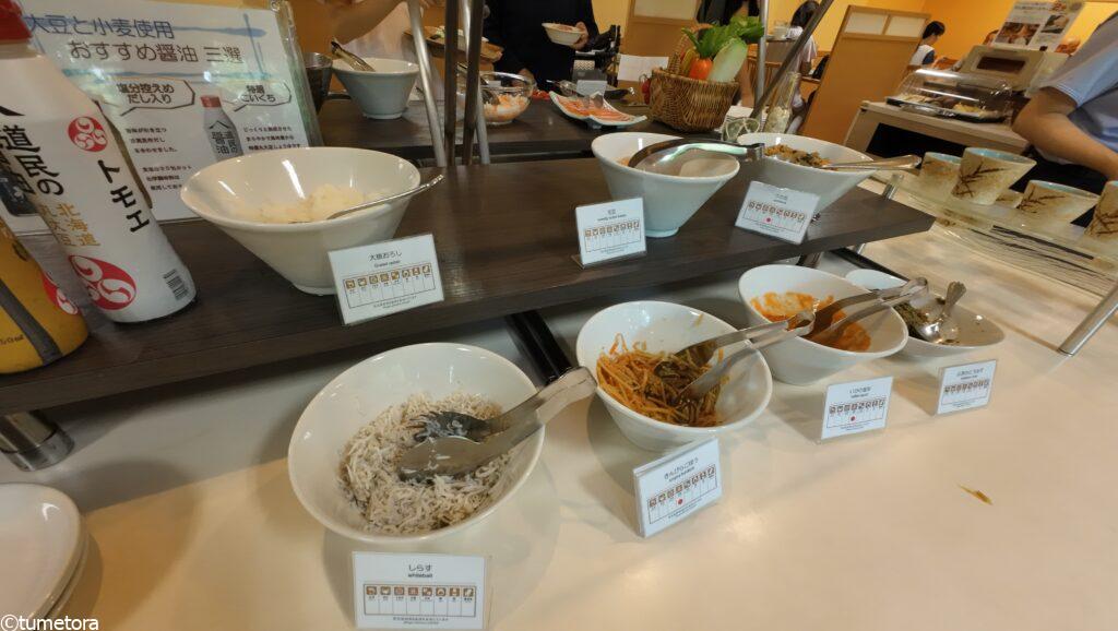 休暇村支笏湖の朝ビュッフェのご飯のお供のコーナー2