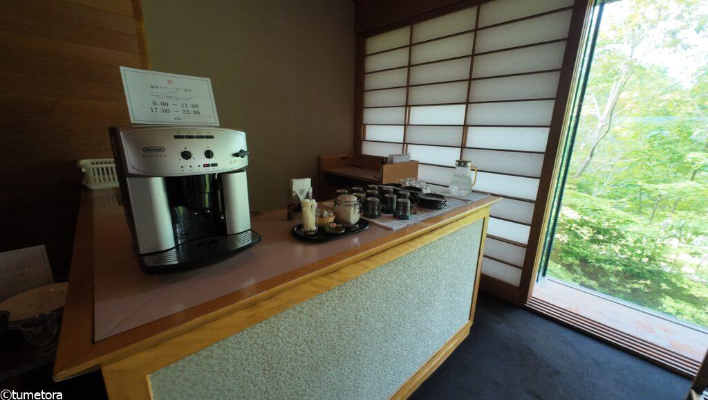 翠山亭の朝のラウンジ