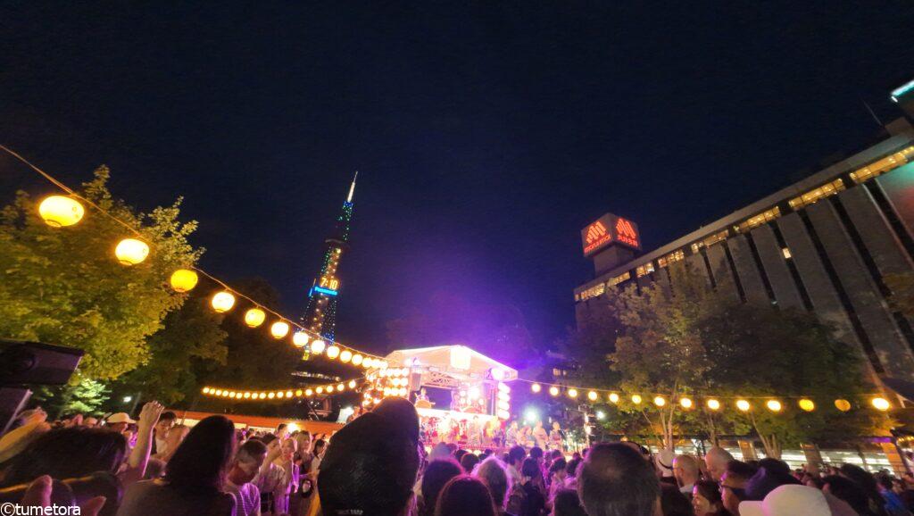 大通公園の夏の盆踊りの様子