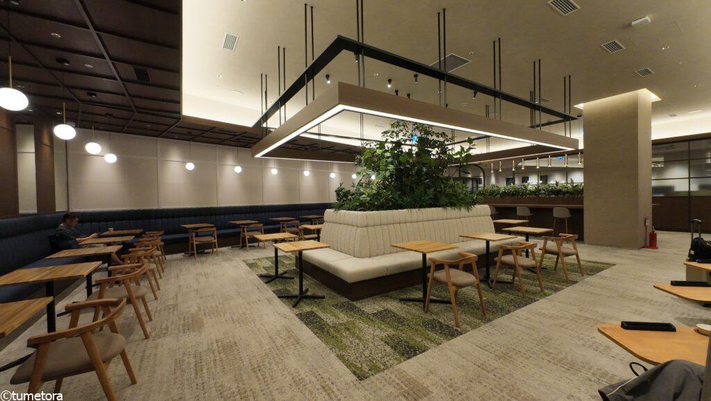 スーパーラウンジアネックスの中