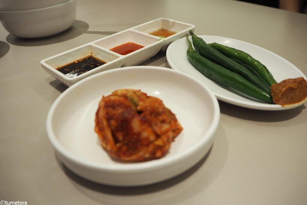 モチモチ麺と「激辛キムチ」の絶妙なコントラスト