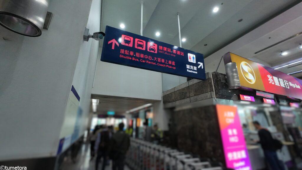 高雄駅の隣の通路1