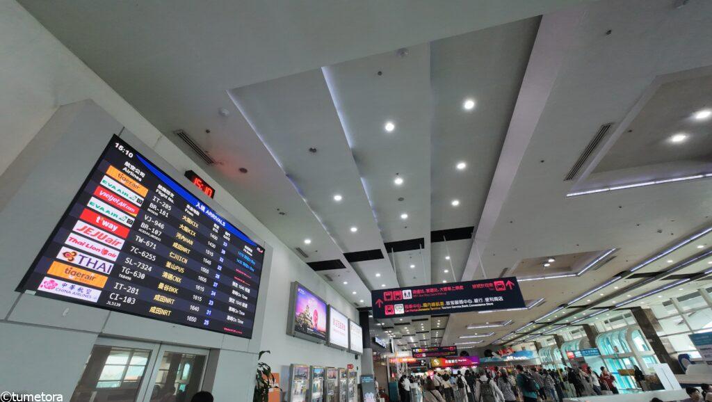 高雄空港出てからの風景