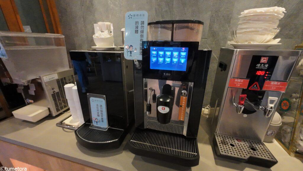 ラウンジのコーヒー