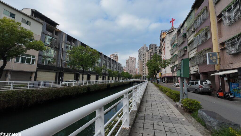 三鳳宮への道沿い