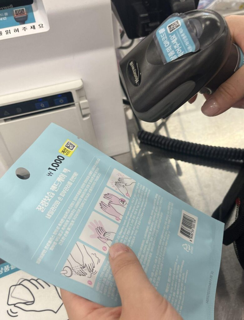 商品をスキャン： バーコードを読み込ませます